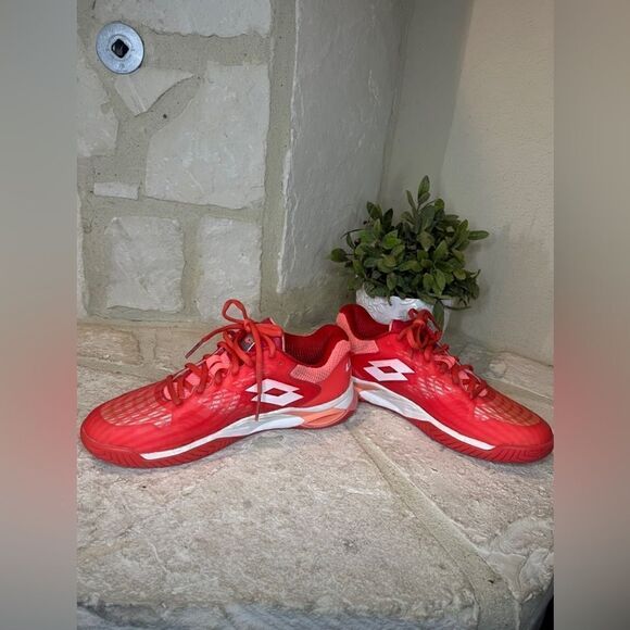 Lotto Mirage 100 Speed Women Lotto Mirage 100 Speed Women\'s
Red Fluo/All White/Vivid Rose sz 8.5